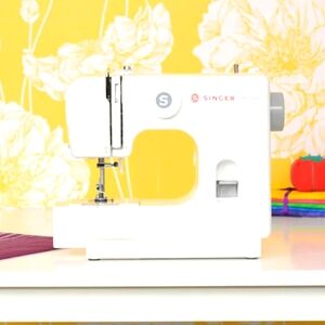 Singer Mending M 1000 compact sewing machine NIB